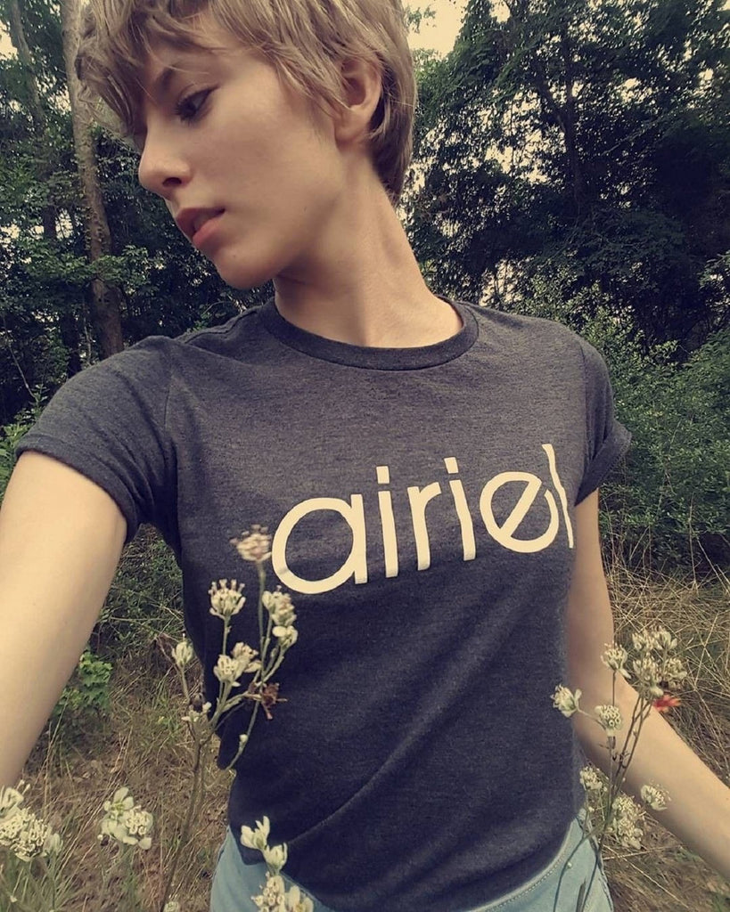 Camiseta con logotipo Airiel (mujer)