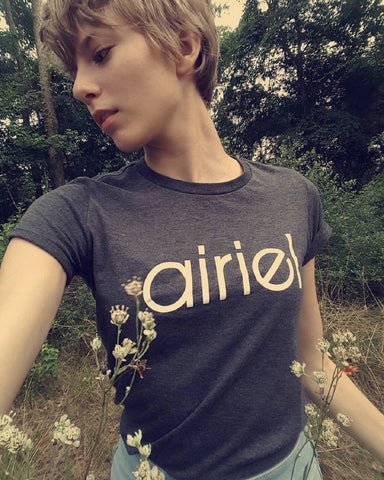 Camiseta con logotipo Airiel (mujer)