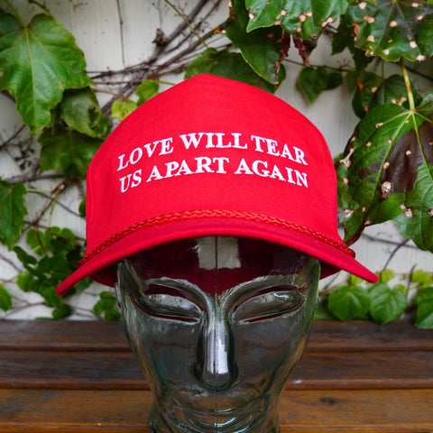 El amor destrozará este sombrero